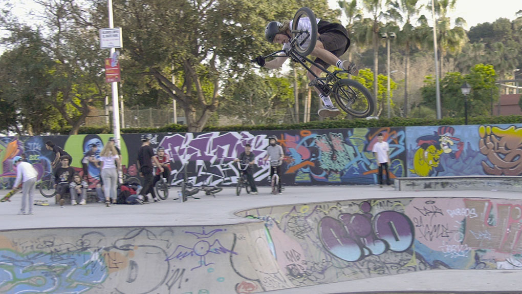 Vacaciones! Paul Thölen, Lara Lessmann und die Hot Boy Gang waren ein paar Tage lang in Spanien unterwegs. Hier ist ihr Urlaubsvideo.