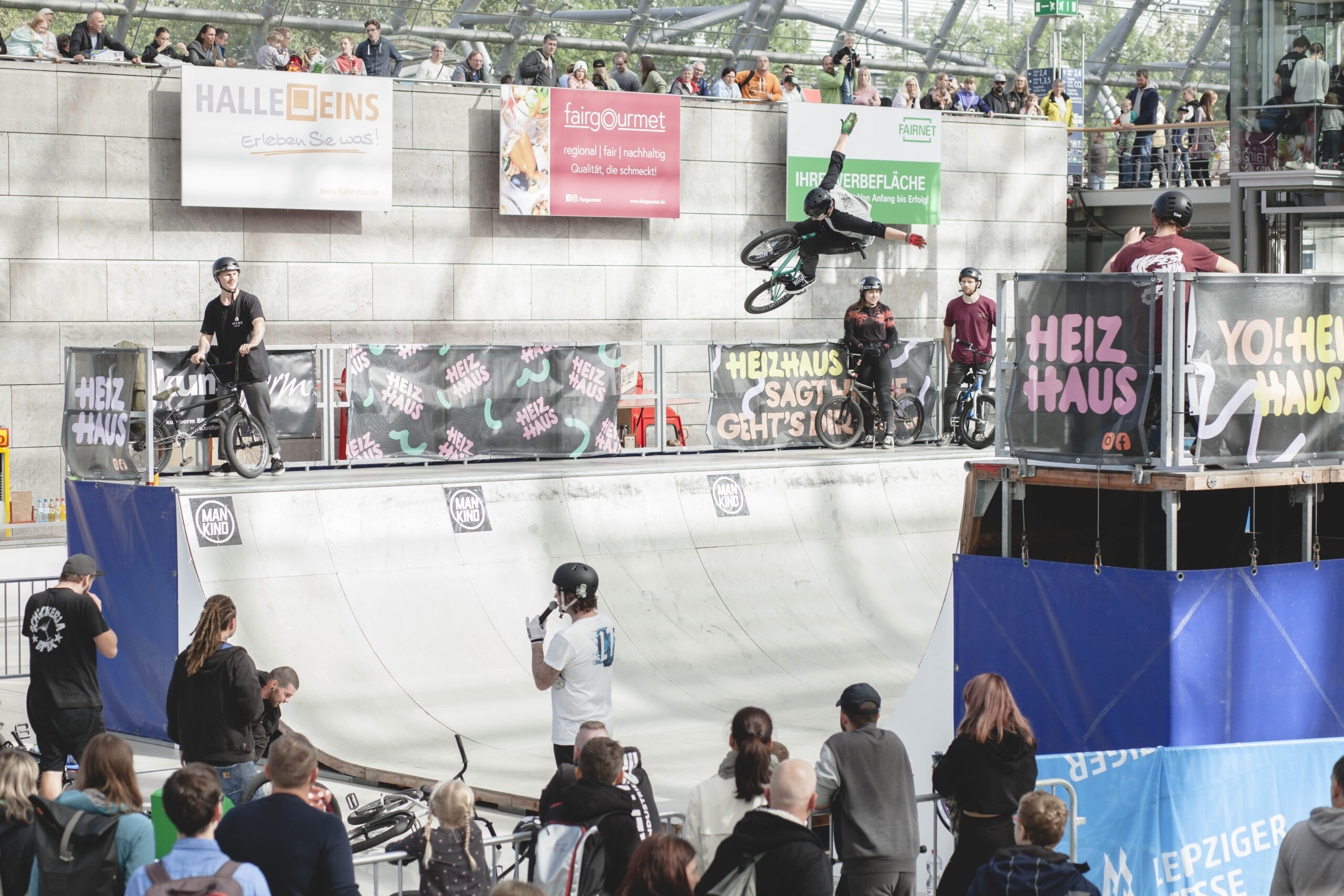 Florian Uphoff spreizt seine Flügel