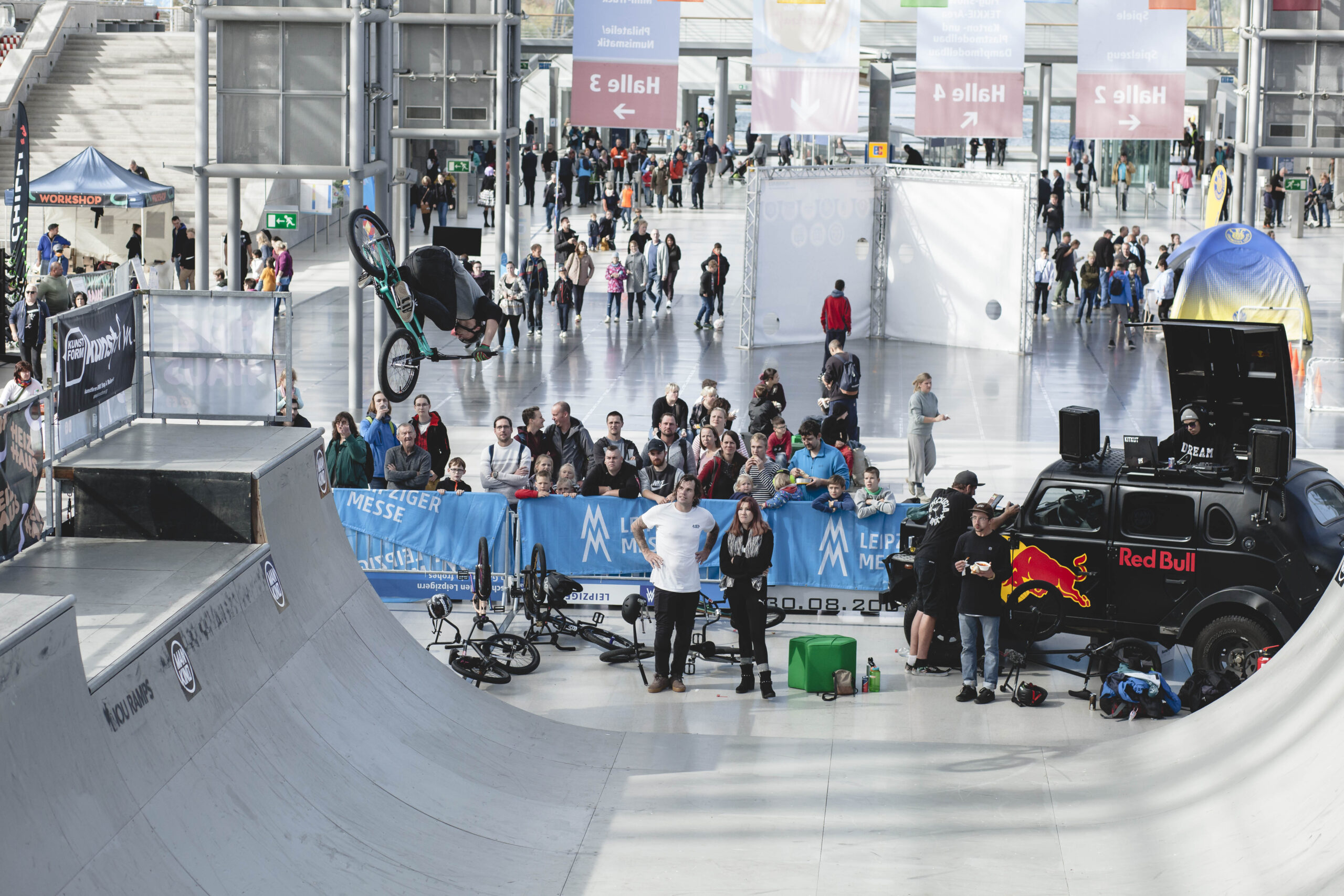 Auch 2022 wurde wieder richtig gute BMX-Action auf der Modell-Hobby-Spiel geboten. Hier entlang für unsere Fotogallery vom "Mission Transition"-Contest.