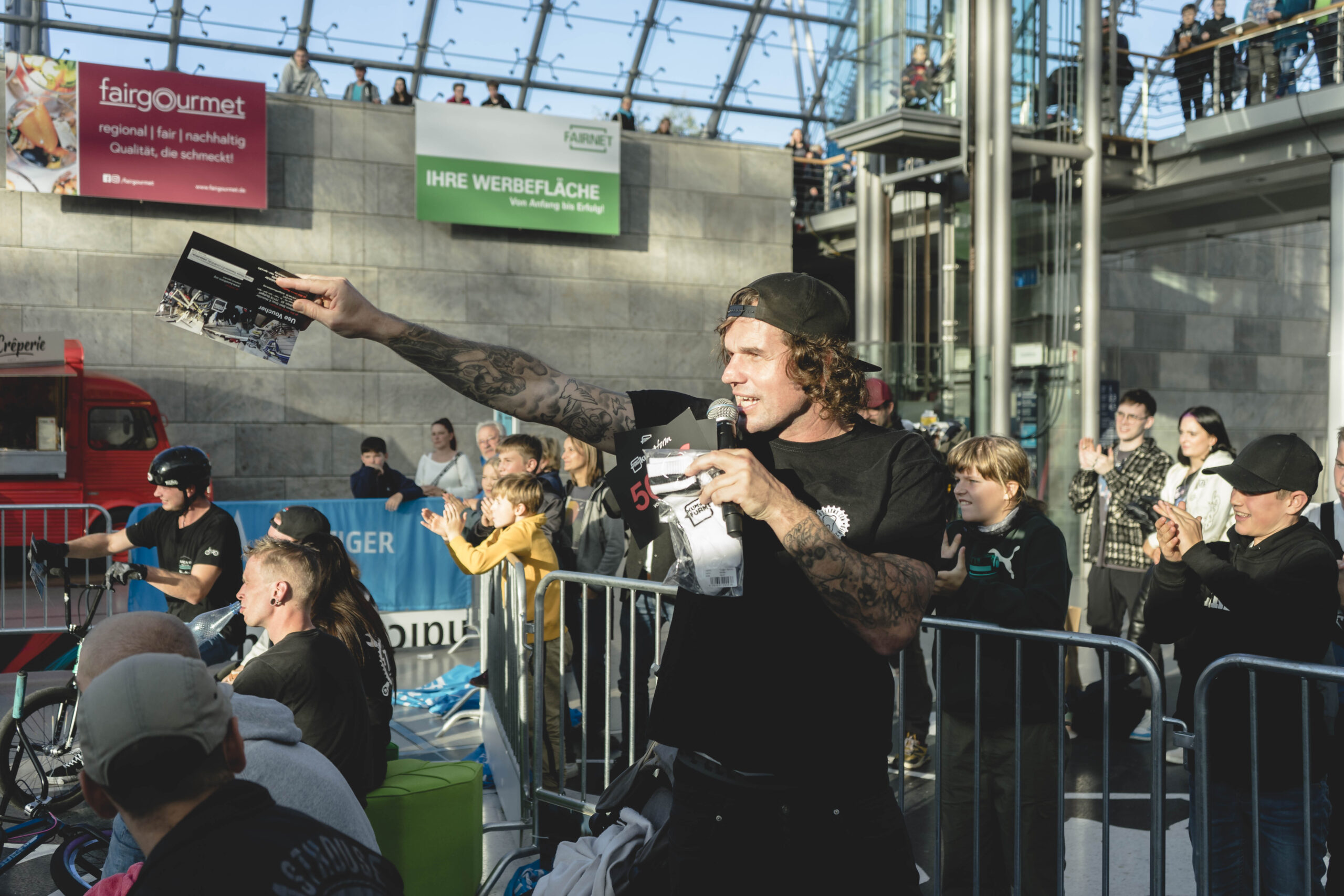 Max Henning führte gewohnt unterhaltsam durchs Programm