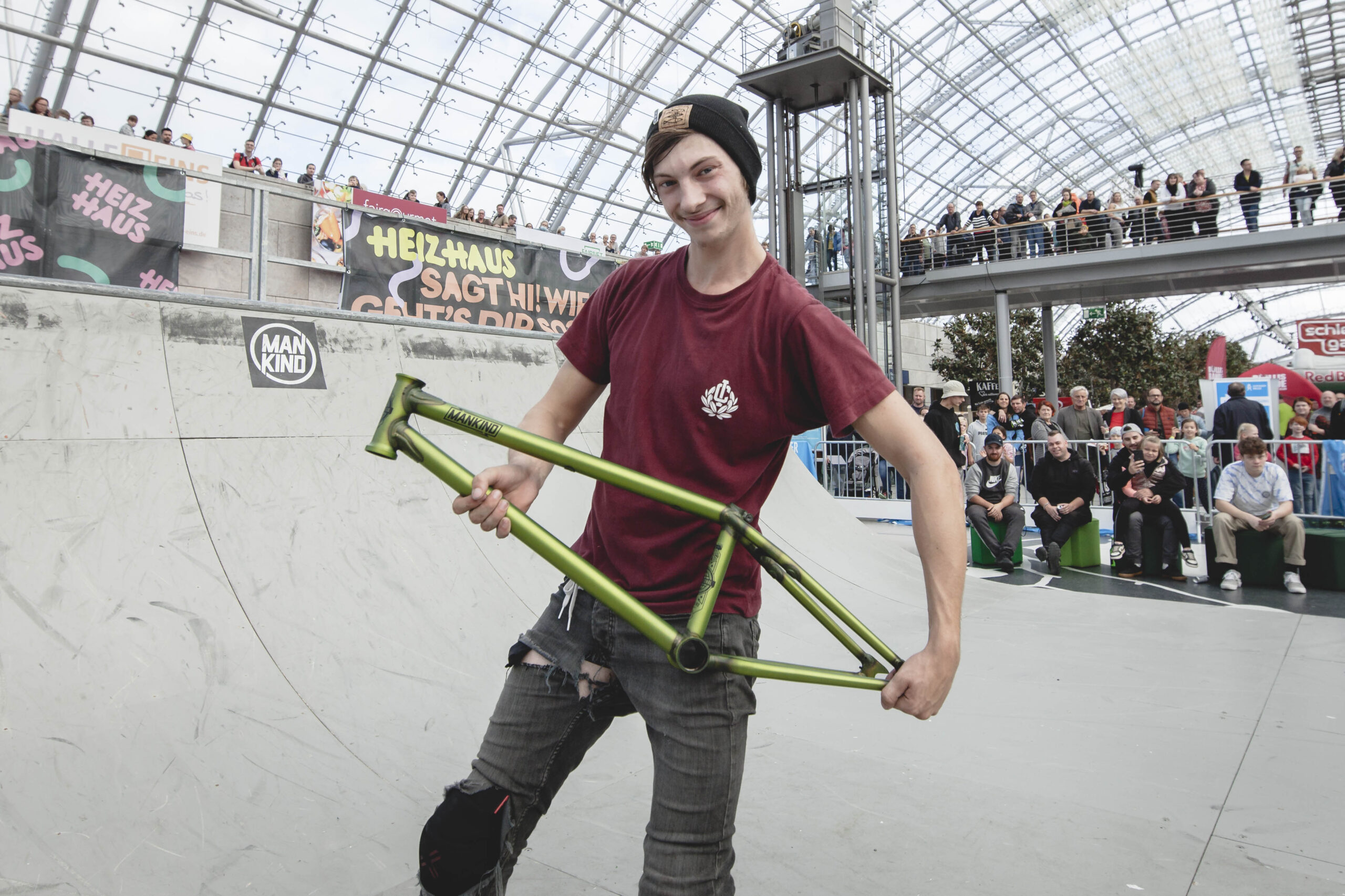 Für seine Performance staubte Steve einen brandneuen Mankind-Rahmen ab