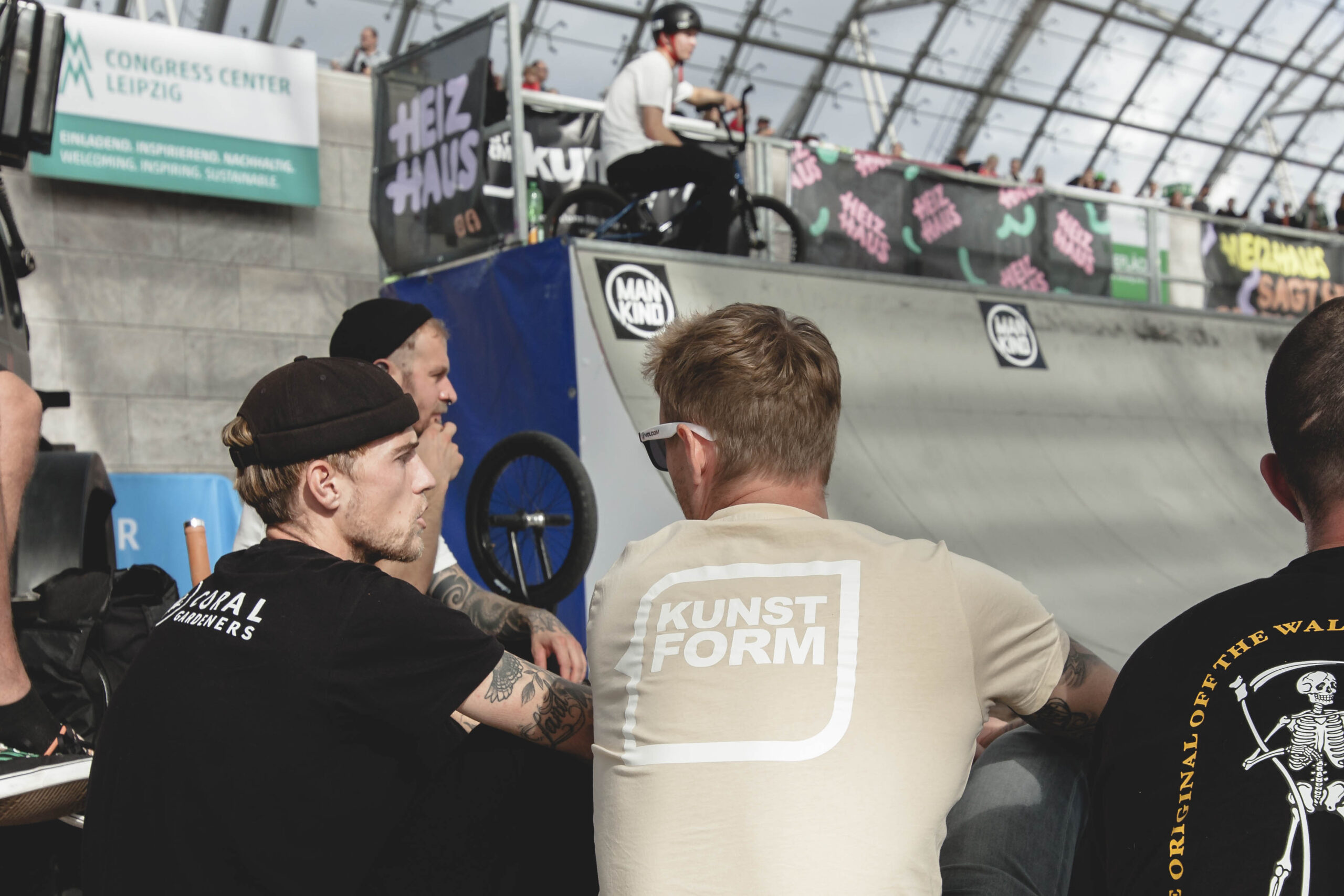 Flatlandpro Dustyn Alt hatte sich unters Publikum gemischt, um abzuchecken, wie Grobmotoriker BMX fahren