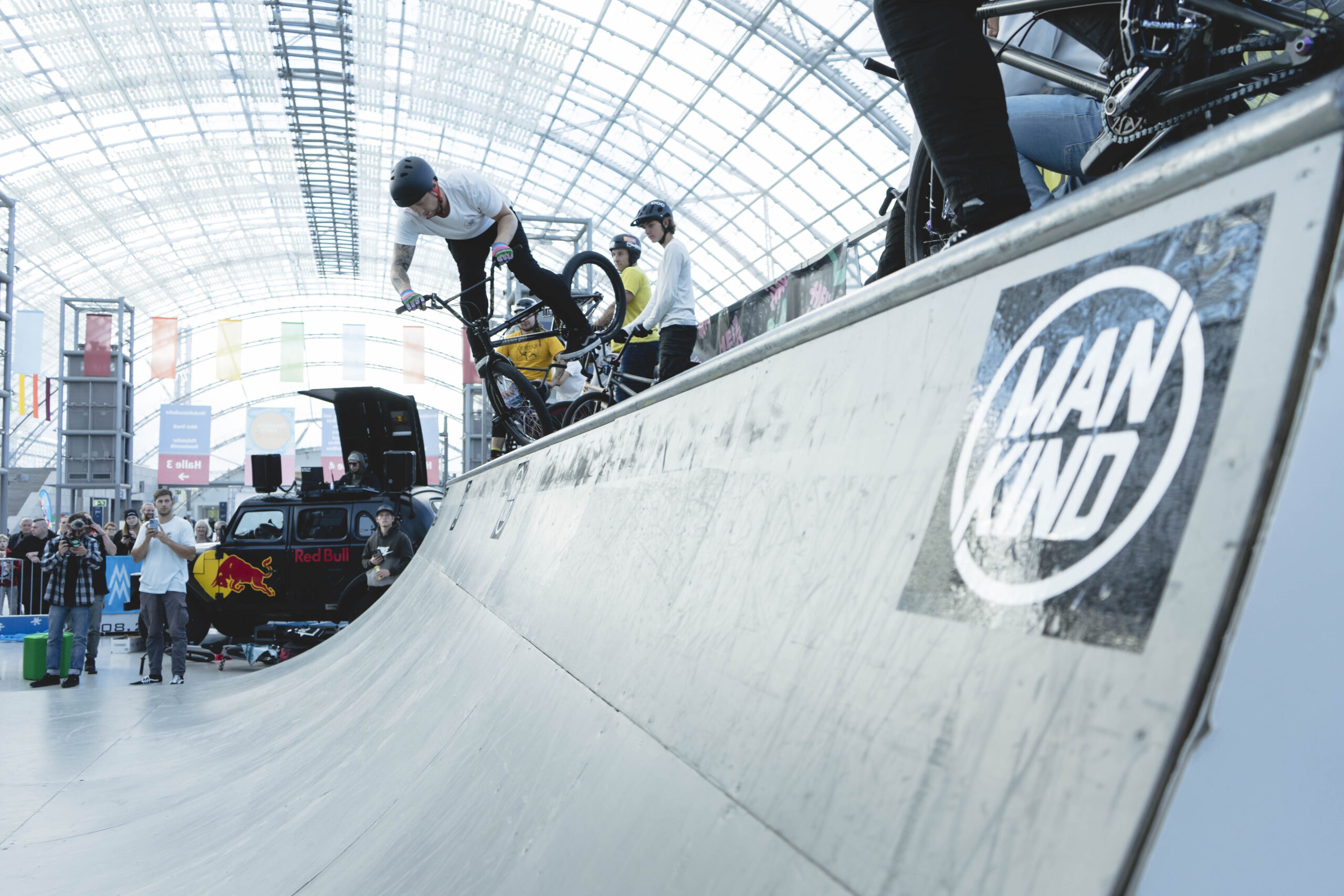 Wegen des 4-teiligen Lenkers haben wir Ricky Felchner fast nicht erkannt