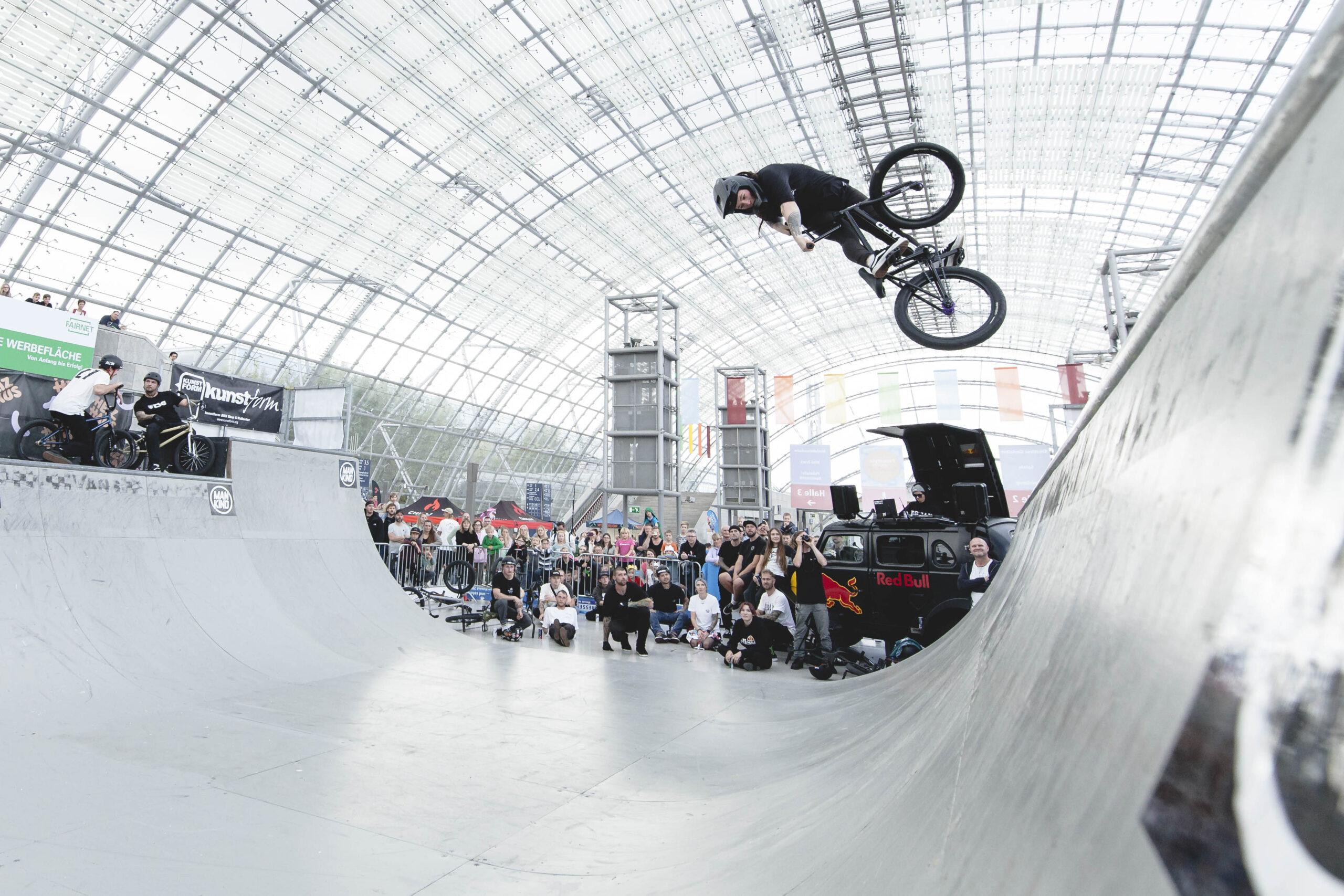 Moment, Jennifer Wohlrab? Ja, richtig! Nach längerer Contestabstinenz war die Frau mit den besten Turndowns Deutschlands nämlich mal wieder am Start