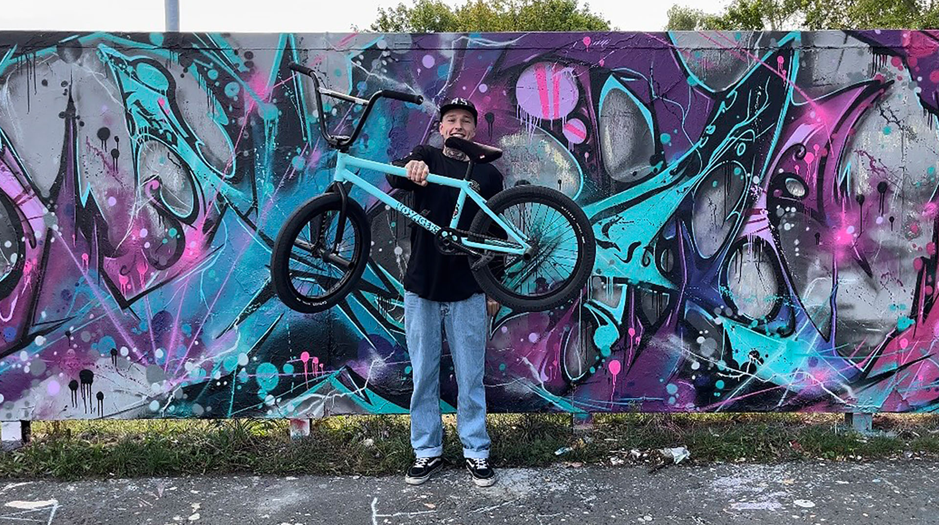 Nach einer Auszeit meldet sich Evan Brandes zum Dienst zurück und hat ein paar neue Sponsoren im Gepäck. Um wen es sich dabei handelt, erfährst du hier.