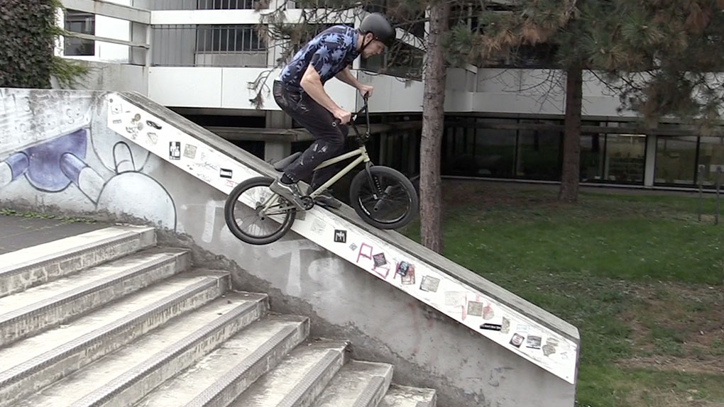 Der SIBMX- und Hoffman-Bikes-Fahrer Fabian Bongers wird in Fachkreisen nicht nur für seine Freizeithemdenkollektion bewundert!