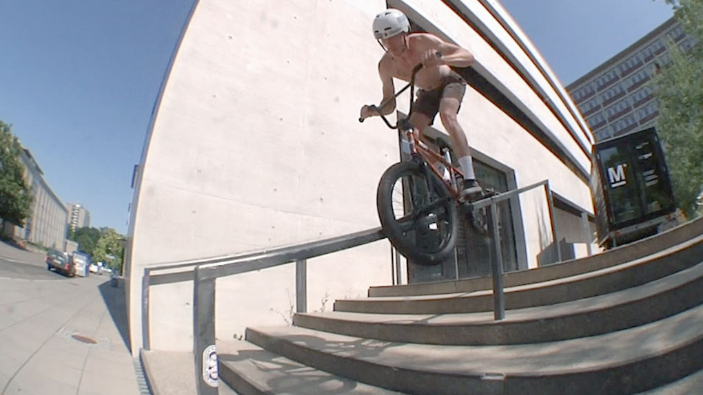 Marius Stoll greift in seinem Video für das People