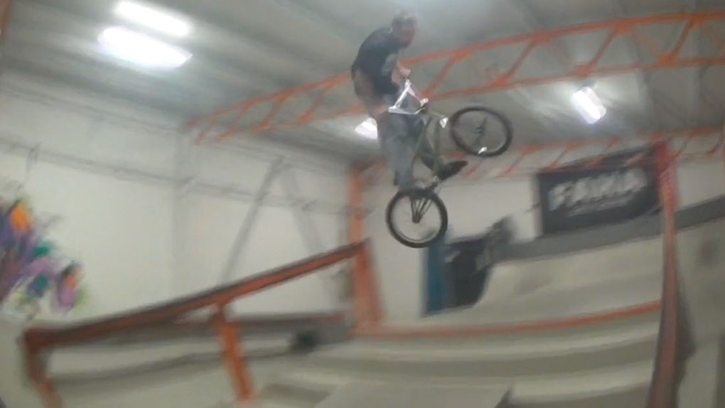 Felix Funke und seine Homies haben neulich eine Nachtschicht im Thuringia Funpark XXL eingelegt. Hier ist das Video von ihren Eskapaden.