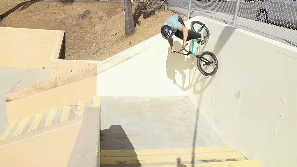 Gary Young feiert sein 20-jähriges Dienstjubiläum bei Odyssey BMX mit einem knapp elfminütigen Video voller Banger. Nicht verpassen!