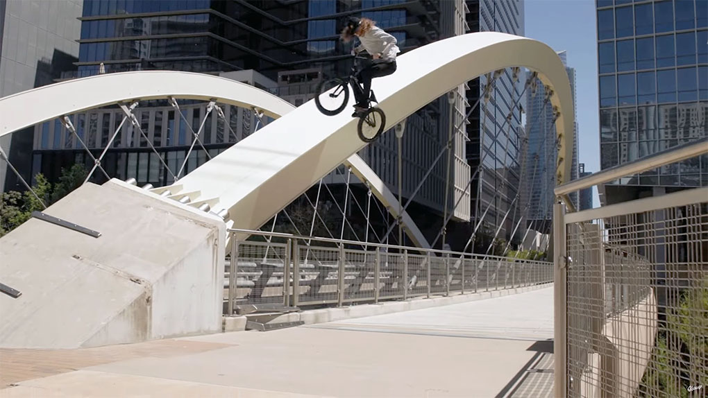 Bei Odyssey BMX blickt man auf ein erfolgreiches Videojahr zurück. Hier entlang für den "Best of 2022"-Edit mit Broc Raiford, Corey Walsh, Gary Young uvm.