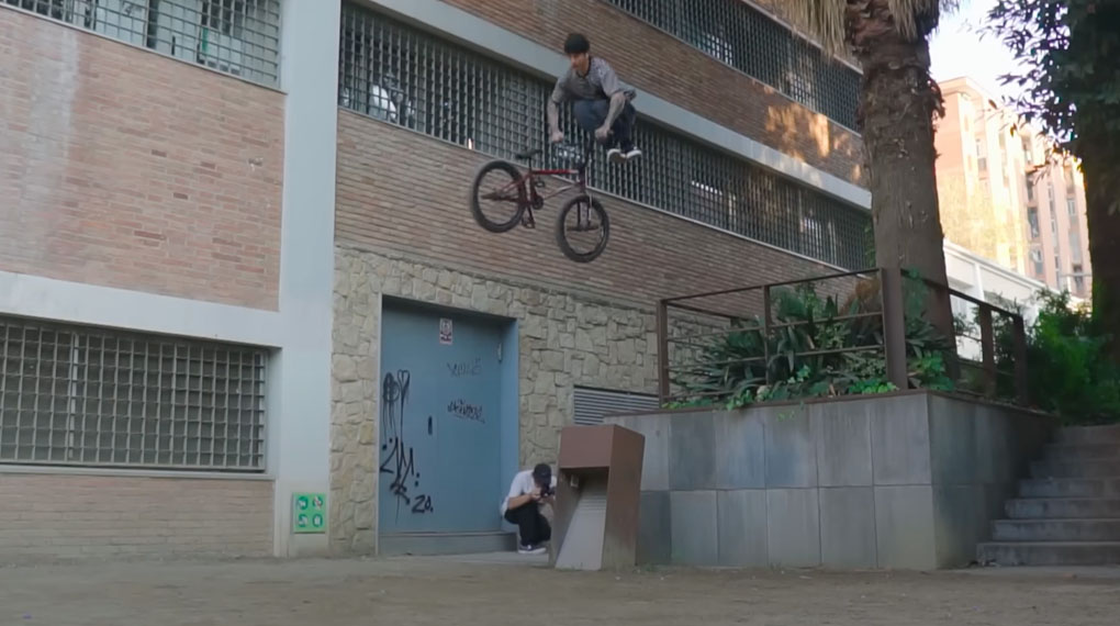 Nach einer neunmonatigen Verletzungspause meldet sich der Wethepeople-Fahrer Stephan Atencio mit einem eindrucksvollen Video zum Dienst zurück.