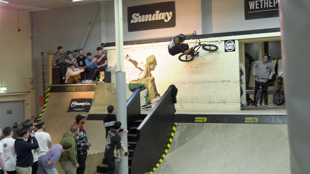 So ein heftiges Trickgeballer wie im letzten Heat der Pro-Klasse auf dem Springbreak-Contest 2023 hat die Wicked Woods noch nie gesehen!