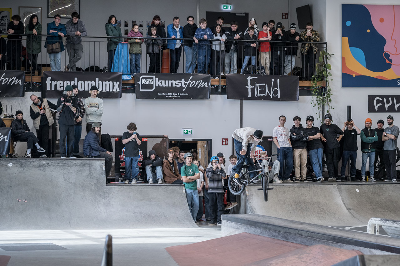Myroslav Kovach springt gerne ins Flat, so wie zum Beispiel hier mit einem Truckdriver. Wir sind noch immer in der Amateurklasse, wohlgemerkt!