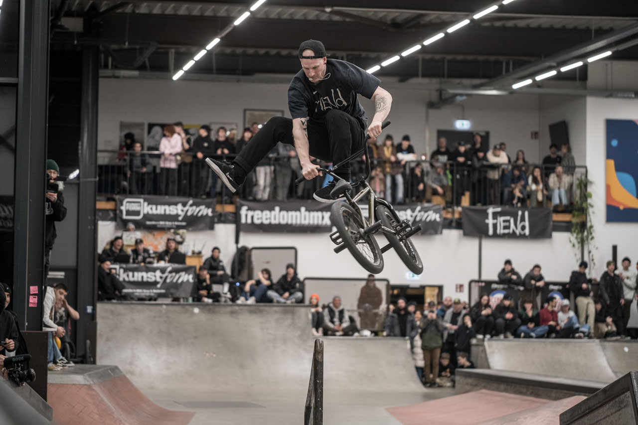 Railridegott Ferdi Bensch ausnahmsweise mal mit einem Whip anstatt einem Double Bar