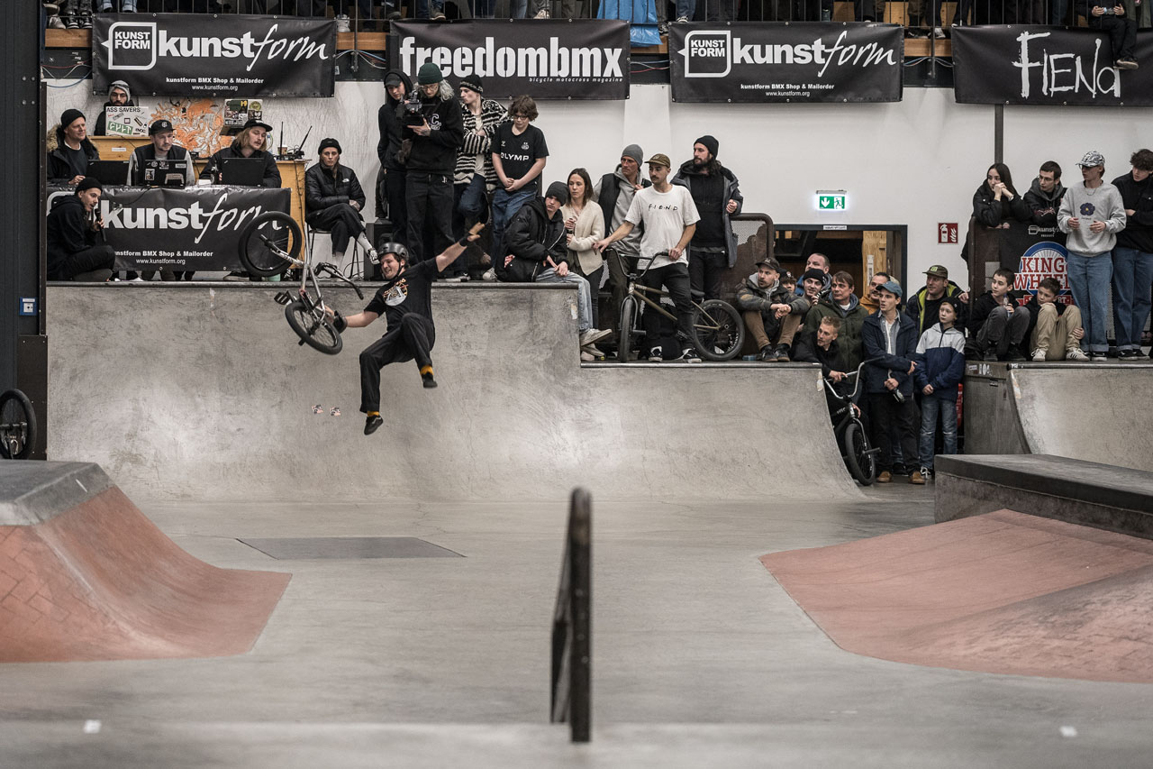 Johannes Winkelmann war einer der wenigen Fahrer, die an der Schweinequarter Flairs versuchten. Das Ding ist so schwierig zu fahren, dass die meisten daran scheiterten. So wie hier auch Jo, der das Manöver aber nach Schlusspfiff noch erfolgreich im Flat landete. STREET!