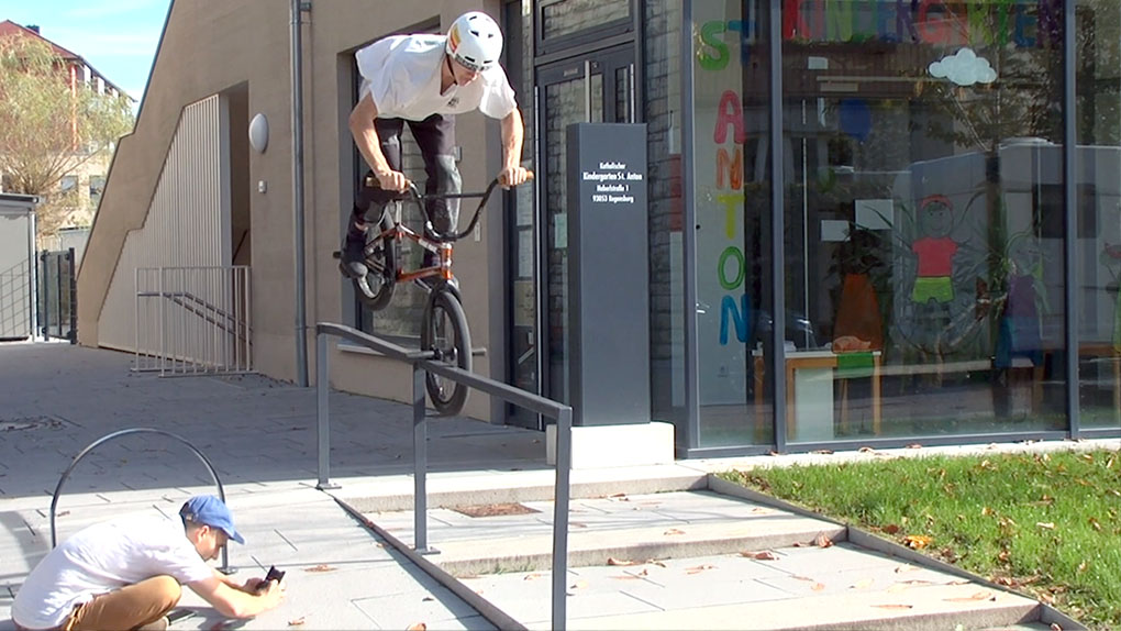 In seinem Welcome-Edit für Traffic Distribution feuert Marius Stoll ein paar richtig harte Techcombos raus. Das ganze Ausmaß der Zerstörung seht ihr hier.