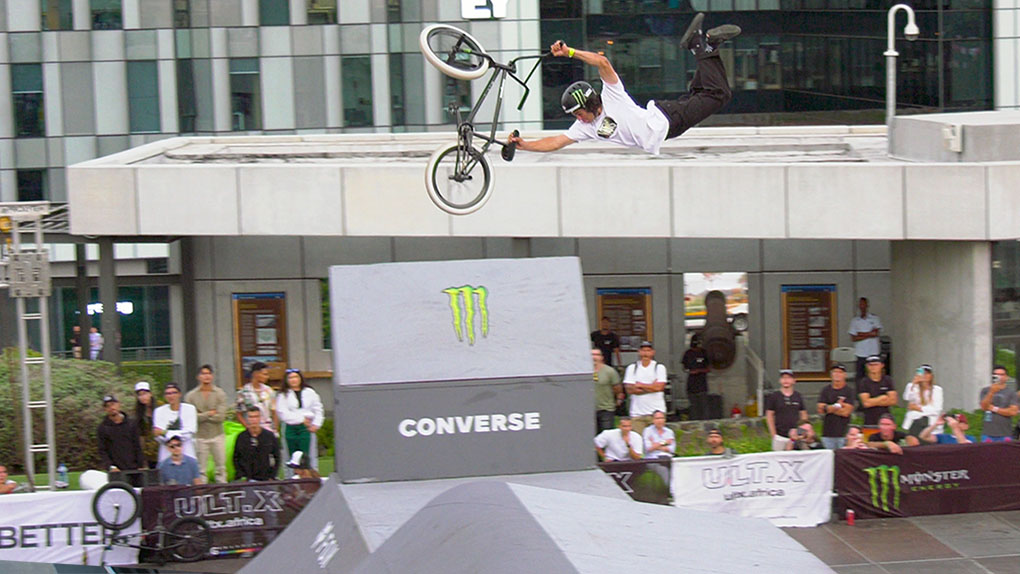 Obwohl BMX Best Trick auf dem "Ultimate X"-Contest in Südafrika etwas kürzer ausfiel als geplant, haben Kevin Peraza und die Jungs einige heavy Dinger rausgehauen