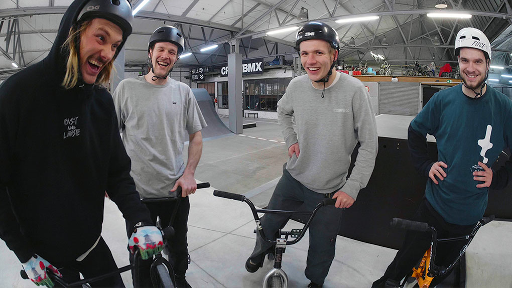 Fabian Bongers, Kai Schulte-Lippern und Kilian Reichmeyer sind in der neuen Halle 59 in Köln-Kalk zu einer Partie "Game of HORST" gegeneinander angetreten.