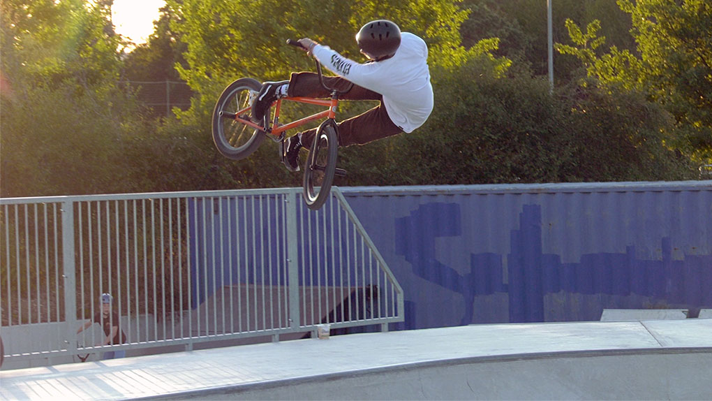 Zur Einstimmung auf den Strawberry Jam haben Paul Thölen, Lubos Durchan und Philip Staudigl schonmal den Skatepark Lohhof warmmassiert.