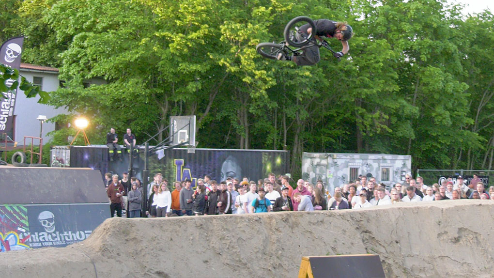 Der Dirtcontest beim Butcher Jam 2023 artete auch in diesem Jahr zu einem regelrechten Trickgewitter aus. Wir haben die Highlights aus Flensburg für euch!