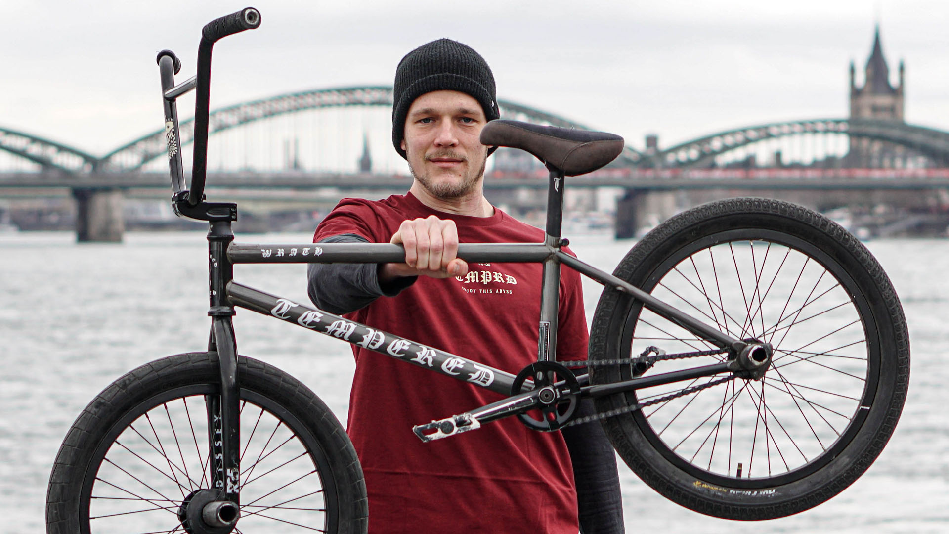 Fabian Bongers ist über SIBMX ab sofort für Tempered Goods unterwegs. Herzlichen Glückwunsch! In diesem Bikecheck gucken wir uns sein Rad einmal ganuer an.