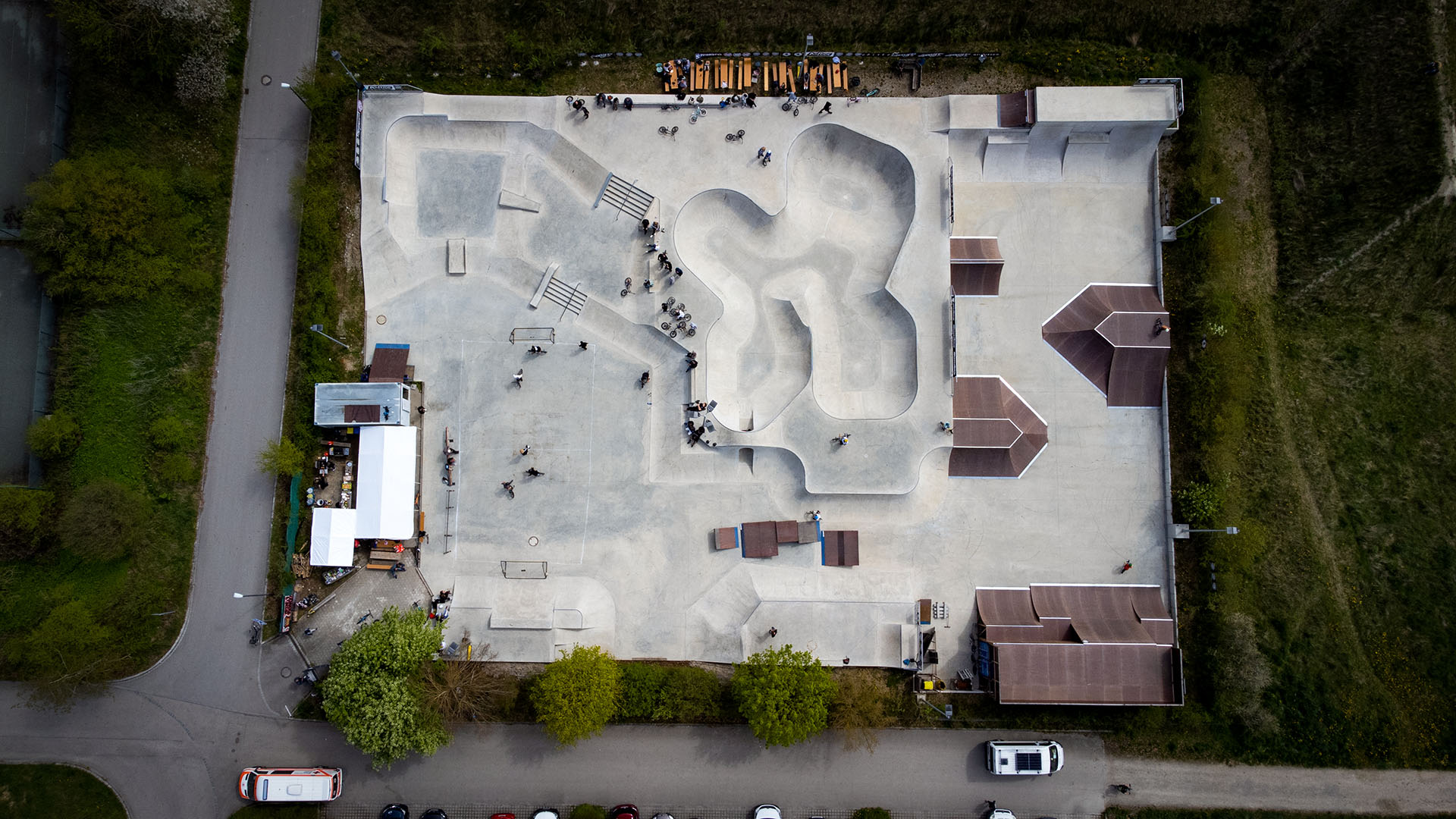 Getreu dem schönen Motto "Make Jams, not Contests" wurde beim Strawberry Jam im Skatepark Lohhof auf ein Siegertreppchen verzichtet. Mit Erfolg!