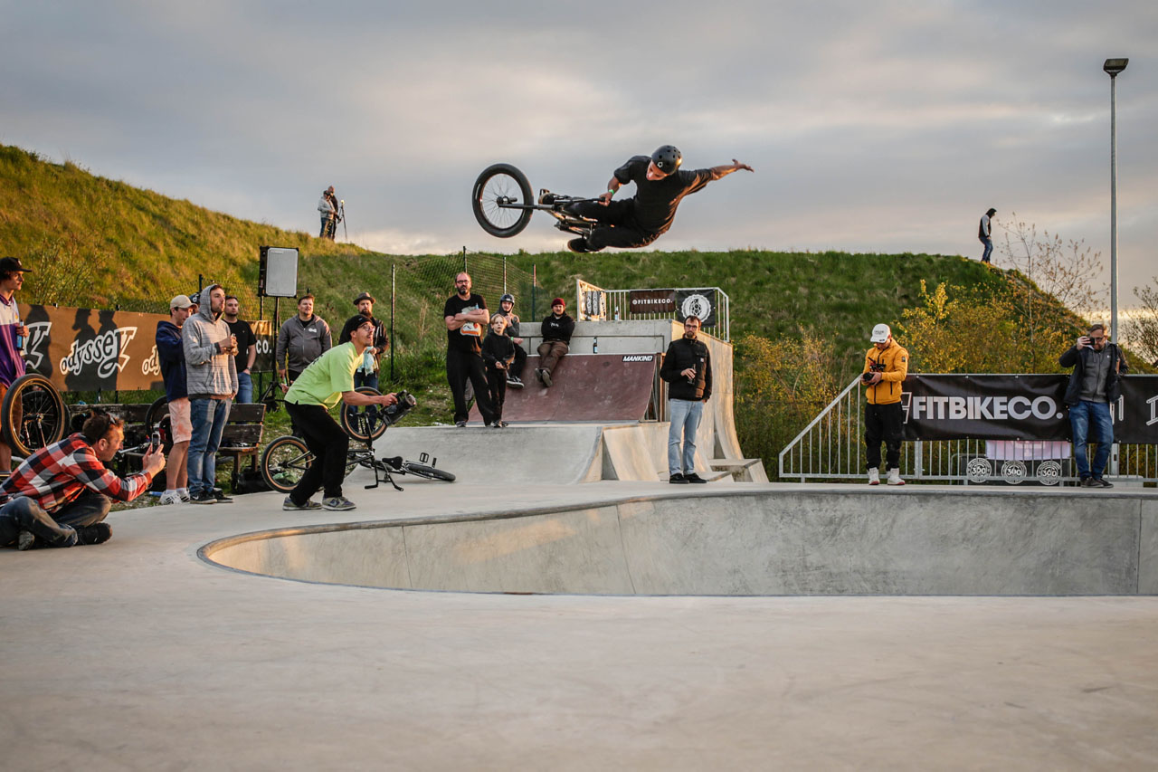 Auch wenn man auf den ersten Blick denken könnte, dass auf diesem Foto Rob Darden zu sehen ist, handelt es sich bei dem Fahrer doch tatsächlich um Camilo Rodriguez