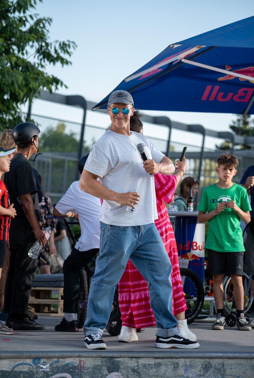 MC JASEAAA! aka Alex Stinshoff übernahm beim Streetcontest das Mic