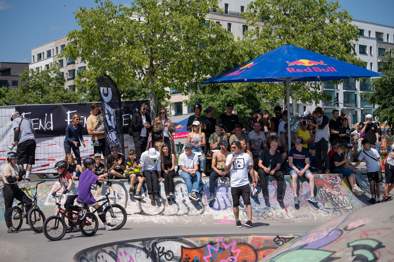 Lu Cru represent! Die Stimmung während des Bowlcontests war hervorragend, was nicht zuletzt an der Performance unsere MCs Max Henning lag
