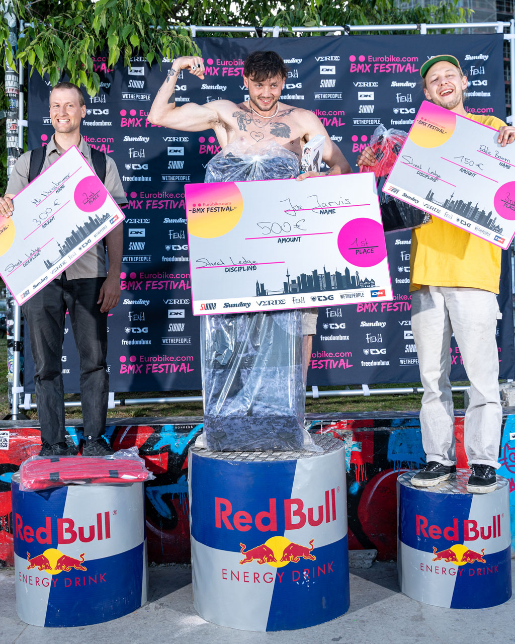 Beim Outledgemassaker ging Joe Jarvis als Sieger vom Schlachtfeld (Whiplash). Mo Nußbaumer holte mit einem Bar to Manny to Oppo 180 Nohander Platz 2 und Eddie Baum stand dank seines Smith Nose T-bog zum zweiten Mal auf dem Siegertreppchen