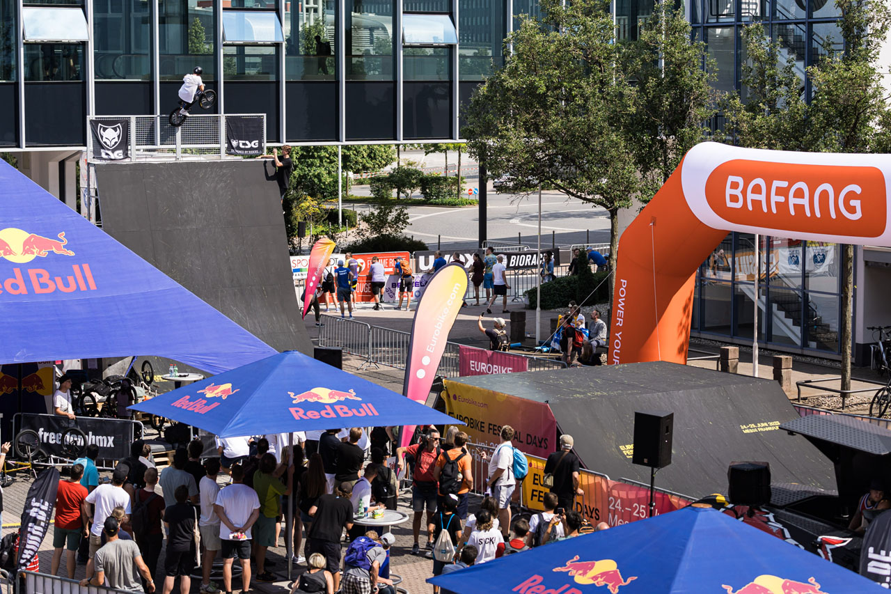 Kaum zu glauben, aber wahr: Dieser Icepick ist nicht die gefährlichste Aktion, die sich Daniel Wedemeijer während des Best-Trick-Contests am Samstagnachmittag gegönnt hat. Mehr dazu in Kürze in unserem Highlightsvideo!