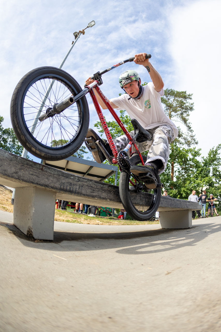 Brandon Fleschner aka Brandonium mit einen der wenigen Grinds des Tages, dafür aber mit einem äußerst ansehnlichen Exemplar