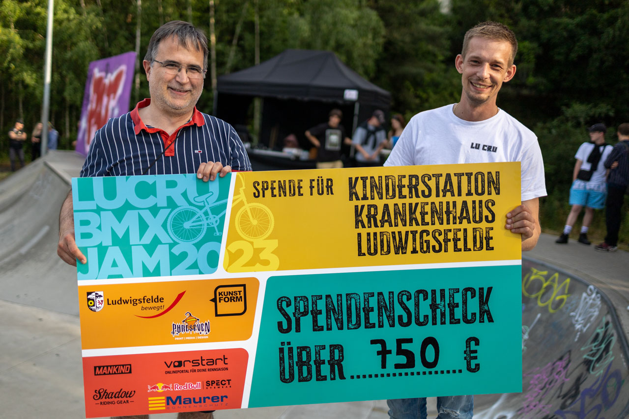 Zur Nachahmung empfohlen! Im dritten Jahr in Folge wurde auf dem LuCru BMX Jam 2023 Geld für den guten Zweck gesammelt, diesmal für die Kinderstation des Krankenhauses Ludwigsfelde