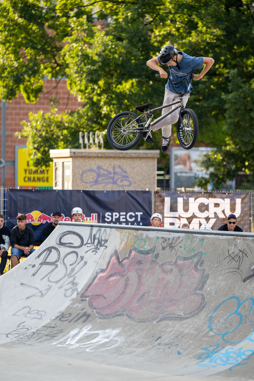 Jimi Brandt, NacNac über die Spine