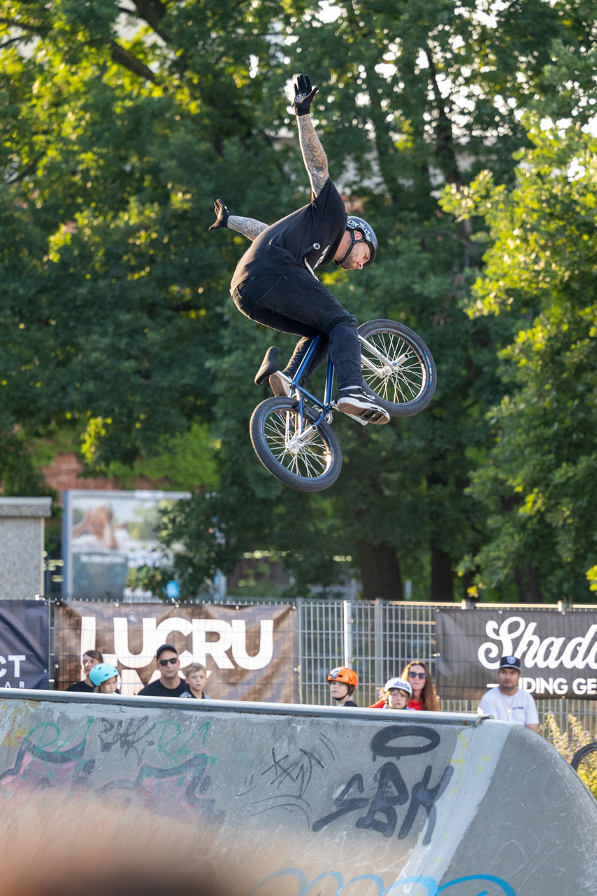 Kein LuCru Jam ohne Tobias Freigang, der auch in diesem Jahr einfach so an einem Tag 1.100 km hin und zurück gefahren ist, um in Ludwigsfelde dabei zu sein. Hat sich gelohnt! Platz 1 bei den Pros für den fliegenden Wachtendonker