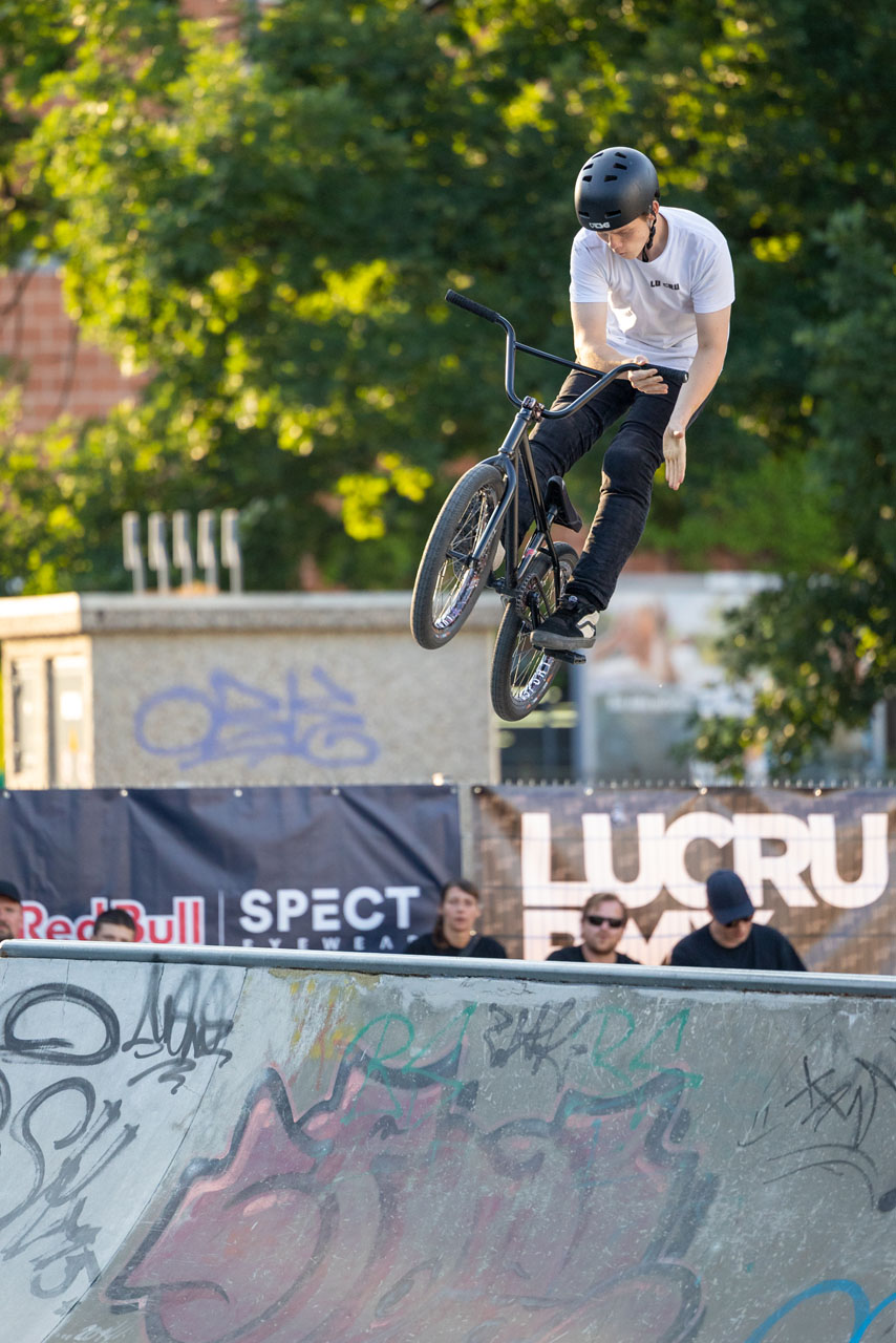 Es würde uns wundern, wenn dies ein einfacher Barspin von Jakob Kittler über die Spine wäre