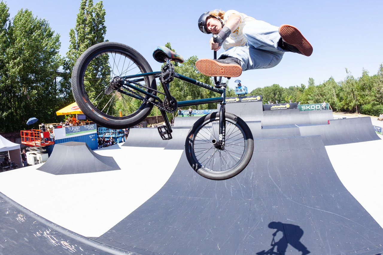 Philipp Muth fährt stets mit der Faust im Gesicht