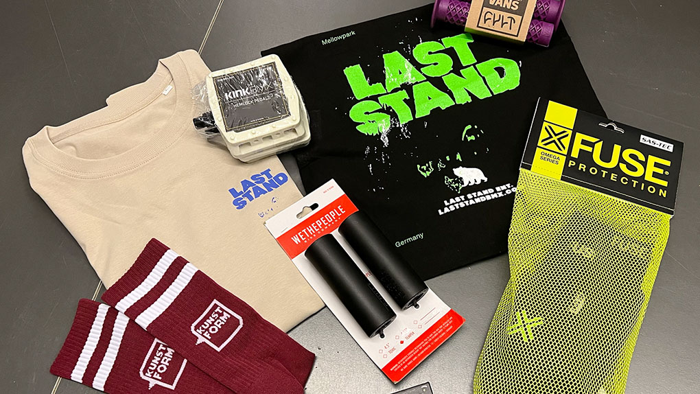 Gewinne eins von fünf Last Stand Jam Starter Packs mit coolem Stuff von Fuse Protection, Kink, Wethepeople, der Cult Crew, éclat und dem kunstform BMX Shop.