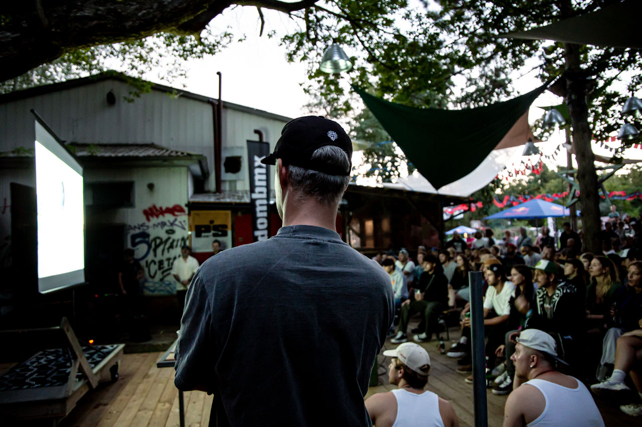 Danke für die tolle Location @ Mellowpark. Und ein dickes Buh geht raus an den Nachbarn, der uns bereits um 21 Uhr die Polizei vorbeischickte. Komm mal klar!