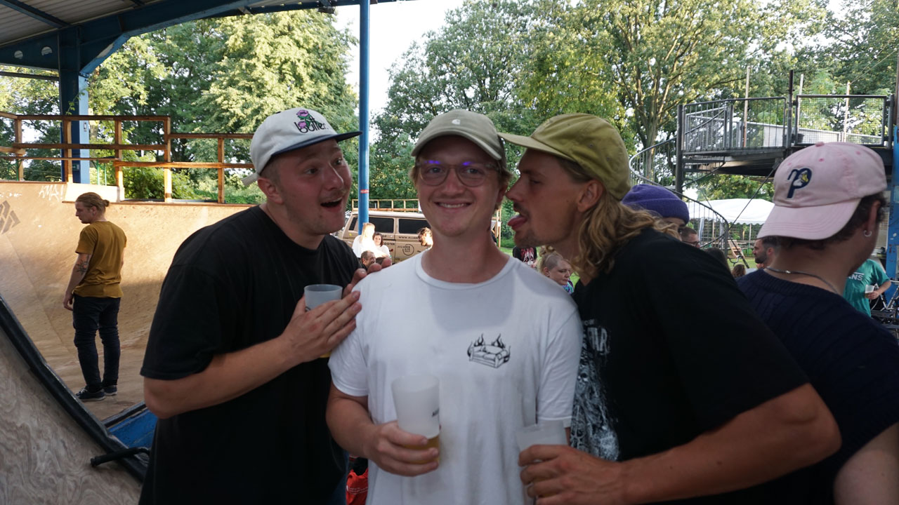 Wie es scheint, haben Flocksn und Paul auch die Bremer vermisst, zumindest Nils genießt hier größte Aufmerksamkeit