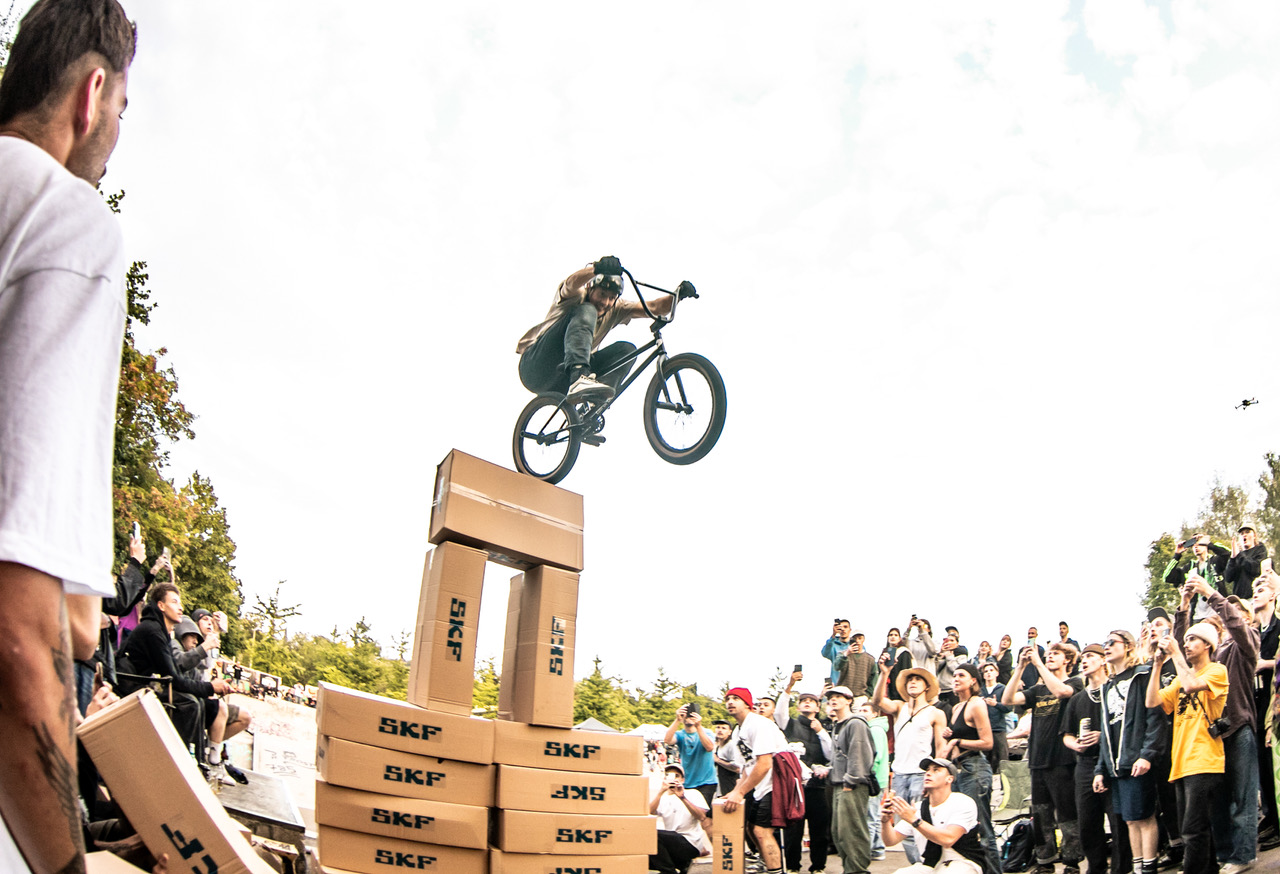 Karton-Überflieger Florian Huber sackte in diesem Jahr zum dritten Mal den von SIBMX gesponserten Rahmen ein. Glückwunsch!