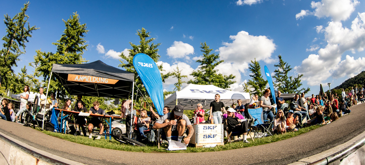 MC Huddl sowie die Judges Fabian Lipsett und Tommy Grüber bei der Arbeit 