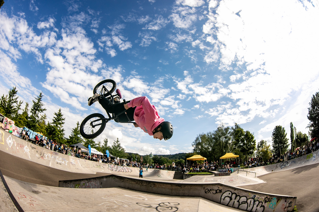 Michelle Neuner kurz vor ihrer perfekten Landung. Ohne Worte!