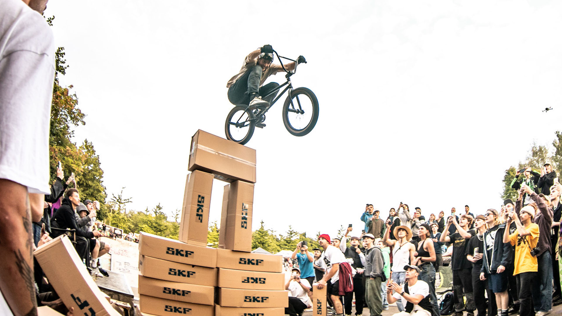 Das bisschen Regen, kann uns nichts anhaben! Hier entlang für einige Fotos und die kompletten Ergebnisse vom BMX Männle 2023 im Skatepark Tuttlingen.