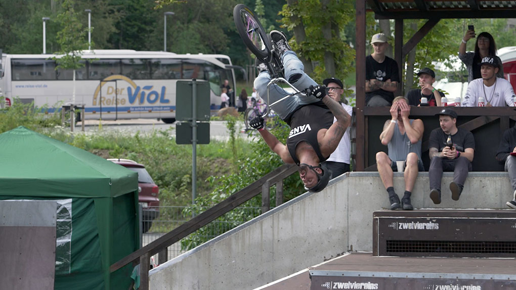 Der Gib Gummi Jam in Plauen ist eine der legendärsten BMX-Veranstaltungen Ostdeutschlands. Wir haben das Video und Fotos von der 13. Auflage für euch!