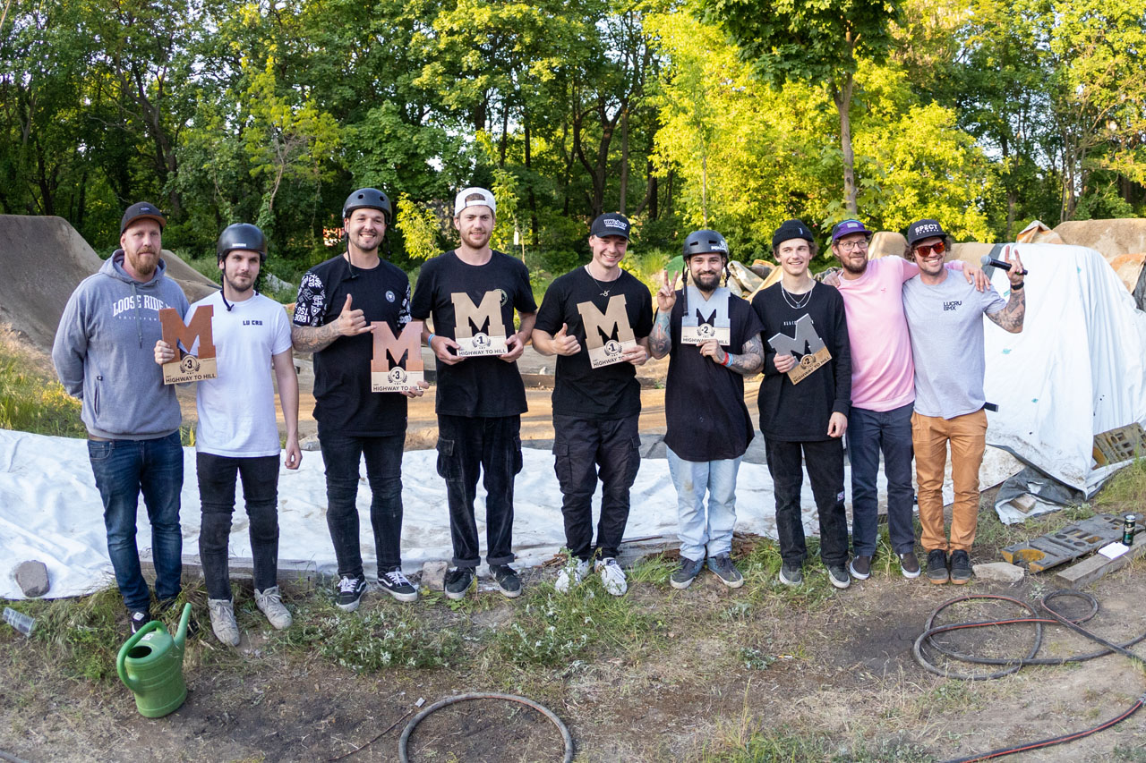 Die Gewinner des Dirt-Teamcontests (v. l. n. r.): Team Freegang (3.), Team Turbo (1.) und Team Steez (2.)