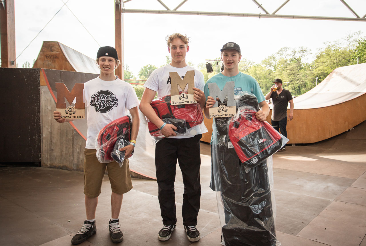 Max konnte gleich stehenbleiben, denn er holte auch bei den Amateuren in Rudis Resterampe Platz 1 und verwies damit Max Martin (r., 2.) und Jimi Brandt (l., 3.) auf die Plätze