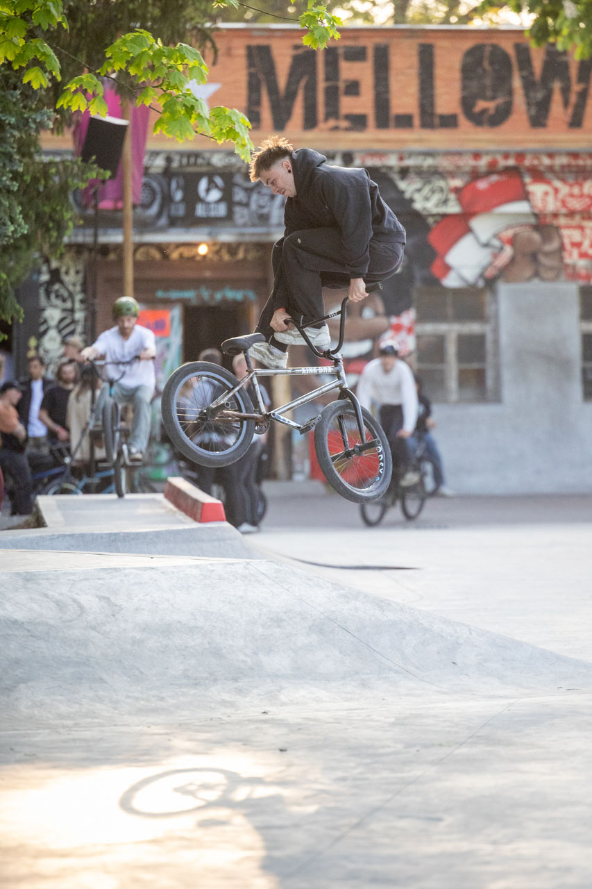 Robin Kachfi, 180 Down Whip über die Hip