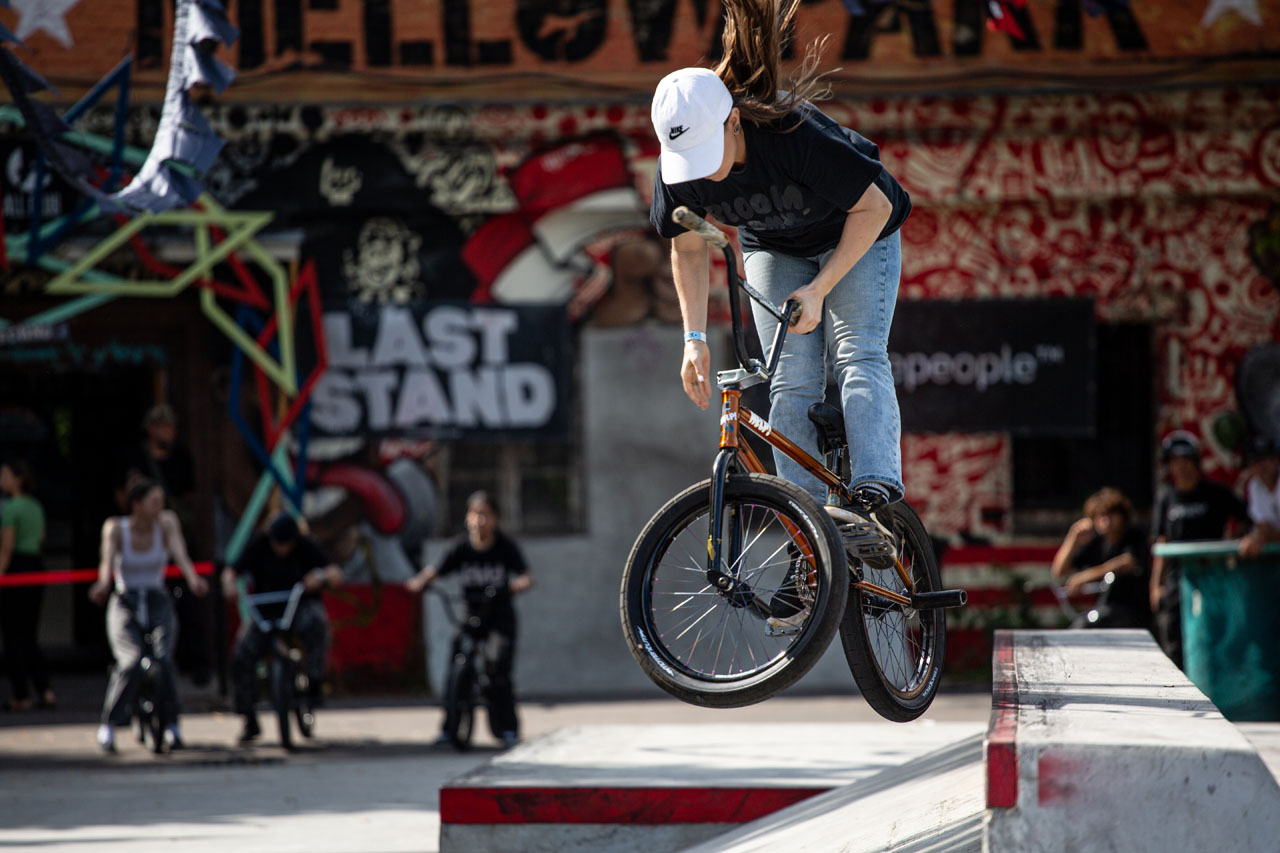 Emma Finnegan, Feebs to Bar an der Subbox. Neulich hat sie sogar einen Feebs Hard 180 Bar auf Street gestanden. Videobeweis coming soon!