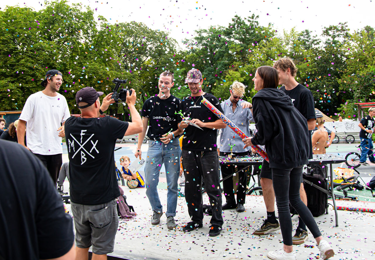 Die Gewinner der Pro-Klasse (v. l. n. r.): Sebastian Anton (1.), Jordan Godwin (2.) und verdeckt Marius Stoll (3.) 